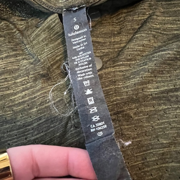 Mens Lululemon Dark Green Perforated Shortsleeved Henley Button Tee size small - Picture 6 of 7